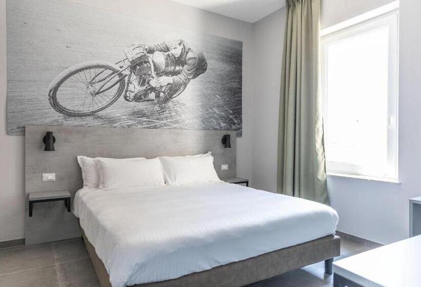 スタンダードルーム, Mathis