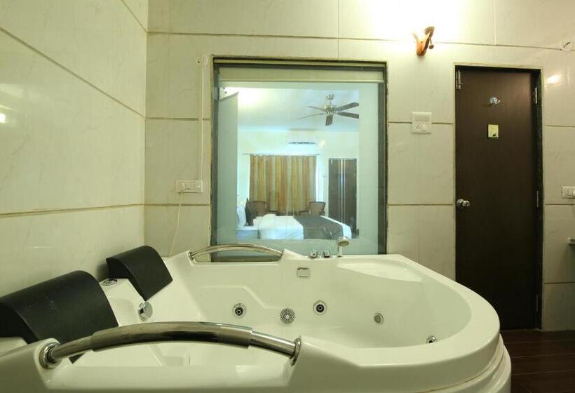 Люкс, The Grand Legacy Resort & Spa   Tgl   Pure Vegetarian Mahabaleshwar