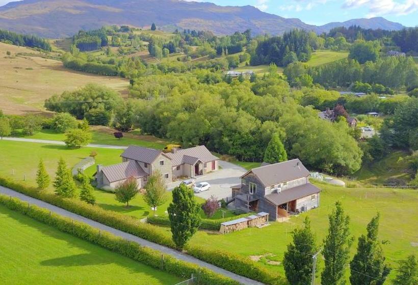 آپارتمان 1 خوابه, Three Thirty B & B