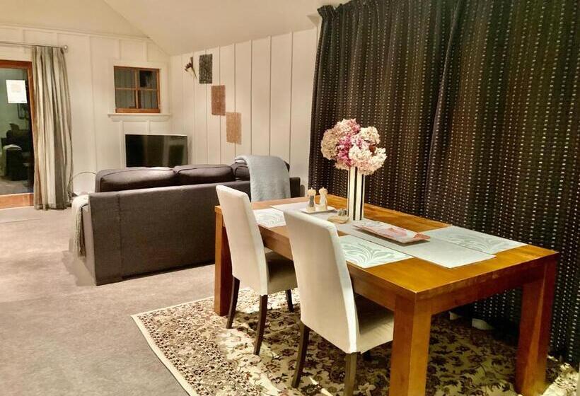 آپارتمان 1 خوابه, Three Thirty B & B