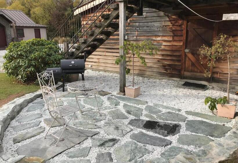 آپارتمان 1 خوابه, Three Thirty B & B