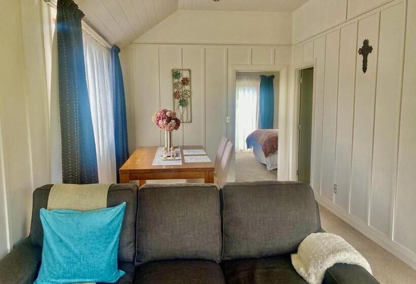 آپارتمان 1 خوابه, Three Thirty B & B