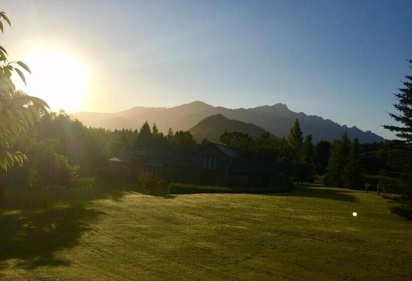 اتاق لوکس, Three Thirty B & B