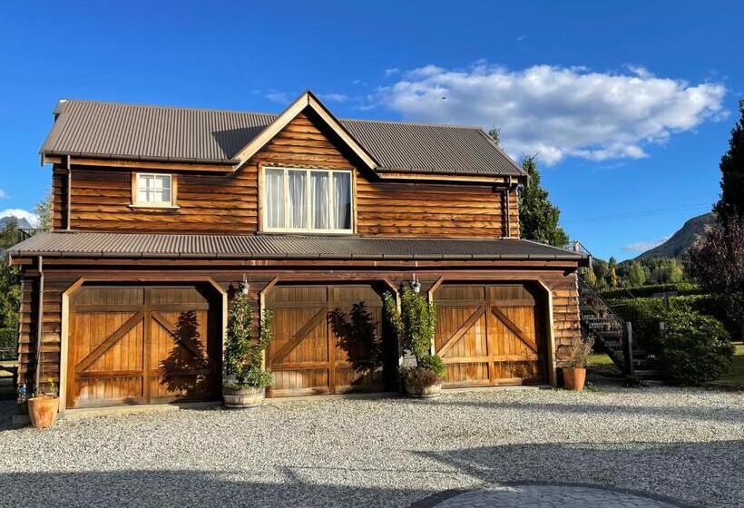 آپارتمان 1 خوابه, Three Thirty B & B