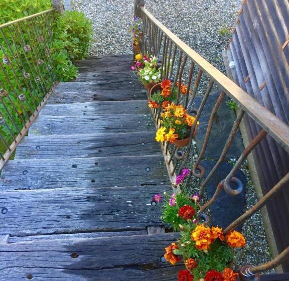 آپارتمان 1 خوابه, Three Thirty B & B