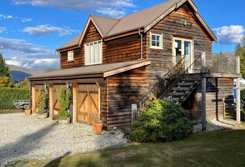 آپارتمان 1 خوابه, Three Thirty B & B