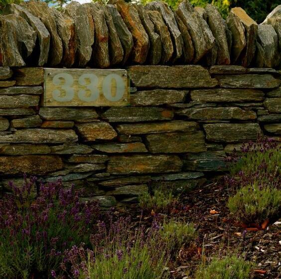 آپارتمان 1 خوابه, Three Thirty B & B