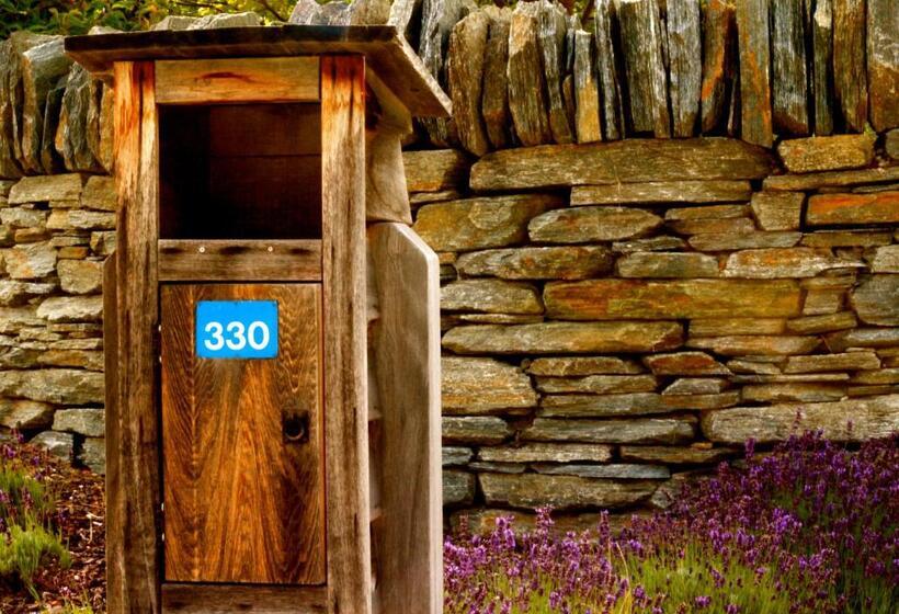 آپارتمان 1 خوابه, Three Thirty B & B