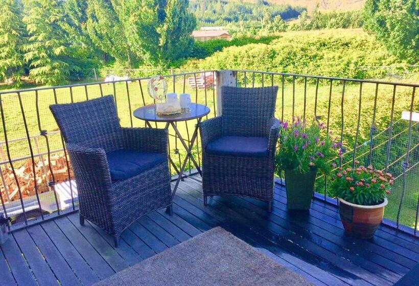 آپارتمان 1 خوابه, Three Thirty B & B