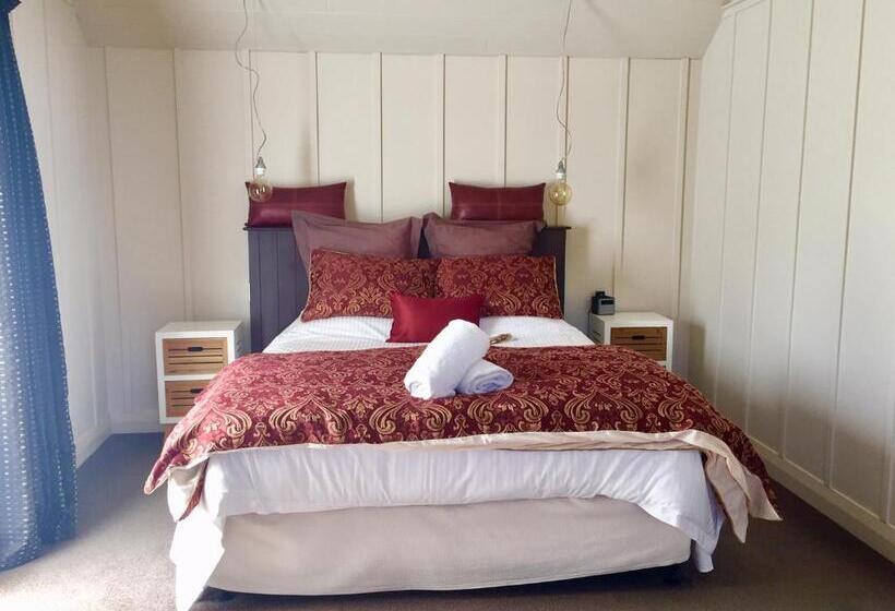 آپارتمان 1 خوابه, Three Thirty B & B