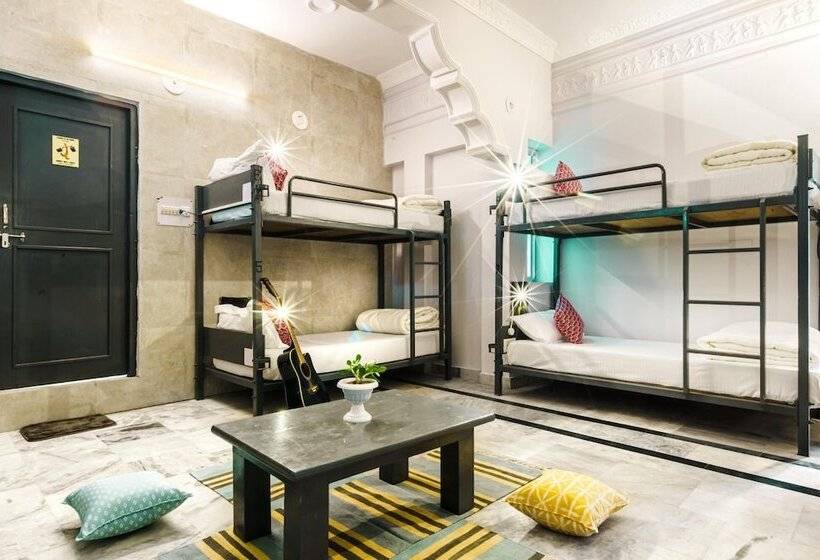 سرير فى غرفة مشتركه, Zostel Pushkar