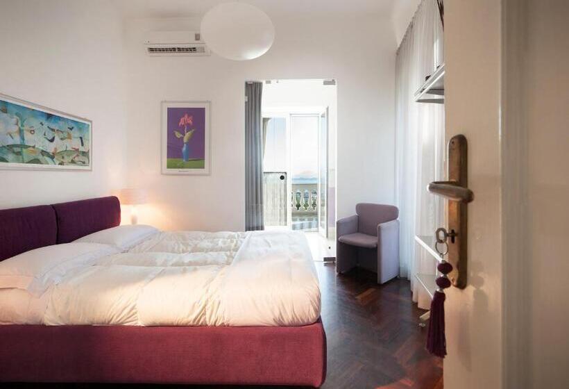 Tengerre Néző Deluxe Szoba Erkéllyel, B&b Dumbolo