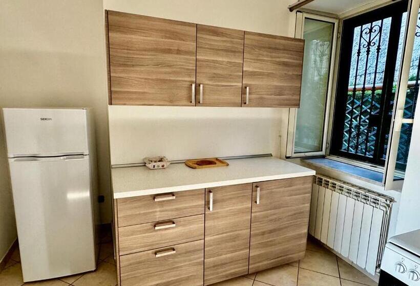 1 Szobás Apartman Terasszal, B&b Dumbolo