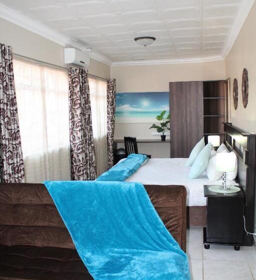 Perhehuone, El Gran Chaparral Guest House