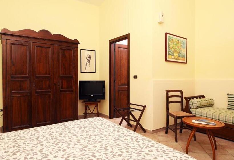 اتاق استاندارد سه نفره, Le Cese