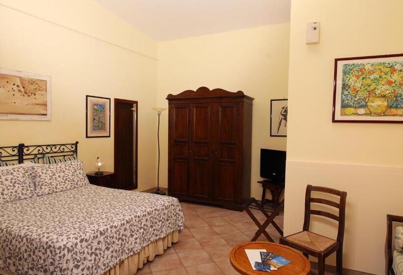 اتاق استاندارد سه نفره, Le Cese