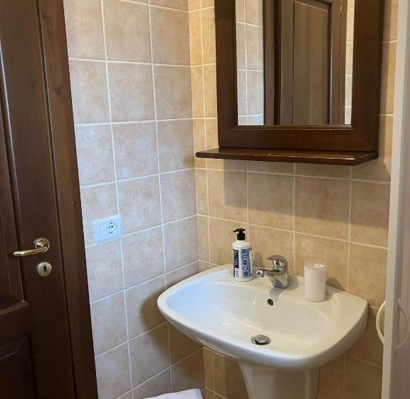 اتاق استاندارد سه نفره, Le Cese