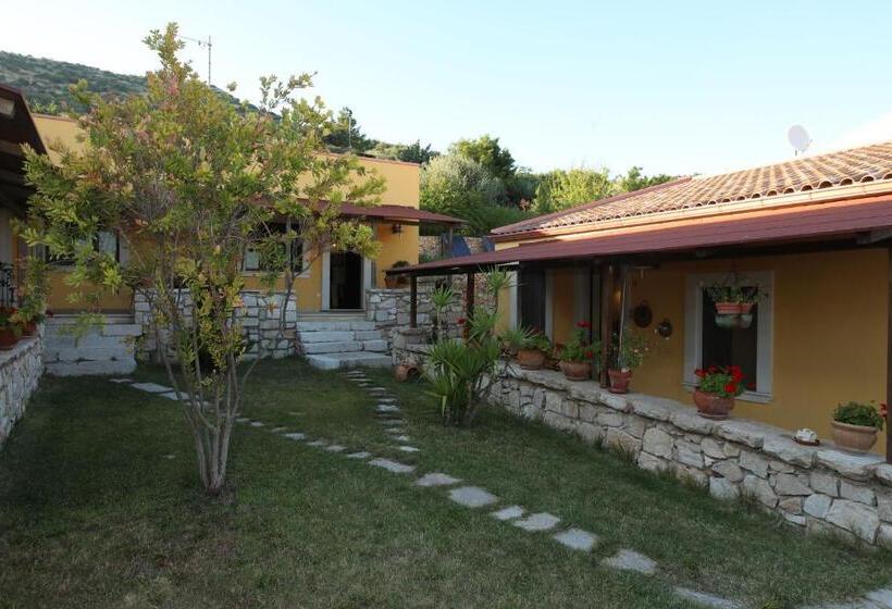 اتاق استاندارد سه نفره, Le Cese