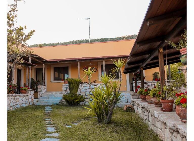 اتاق استاندارد چهار تخته, Le Cese