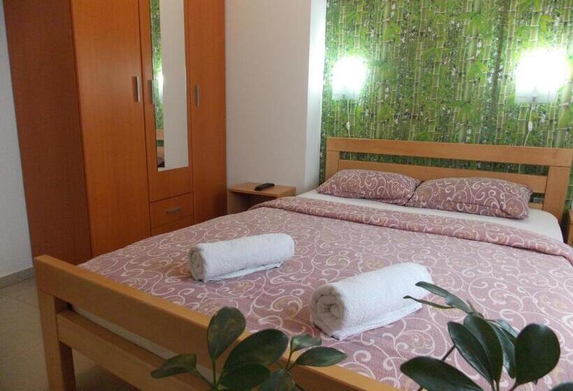 اتاق استاندارد سه نفره, Hostel Stannadan