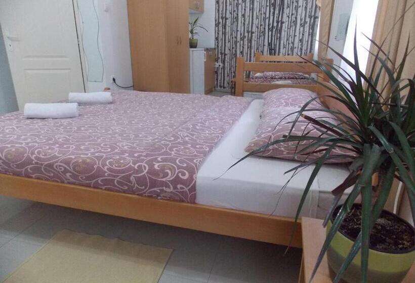 اتاق استاندارد سه نفره, Hostel Stannadan