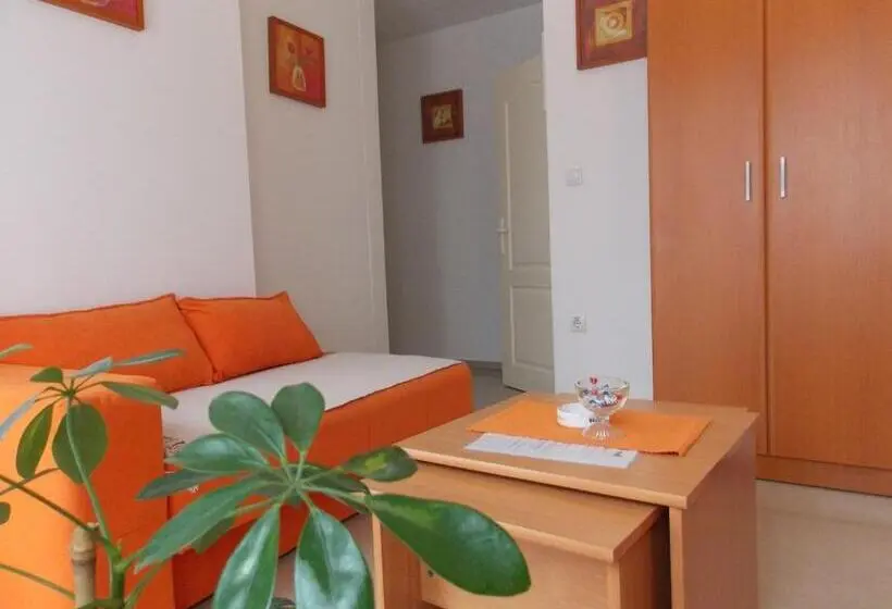 اتاق استاندارد سه نفره, Hostel Stannadan
