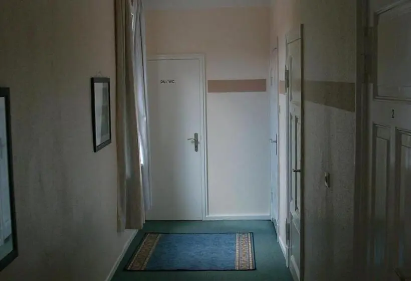 Chambre Standard Individuelle, Bürgerstube