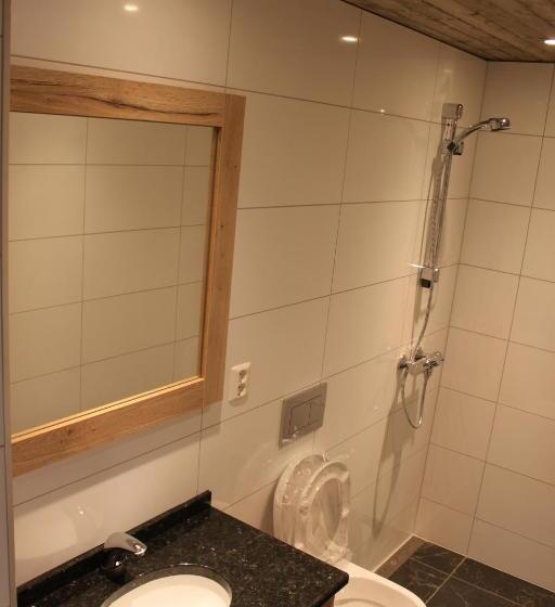 带共用浴室的标准房间, Elton