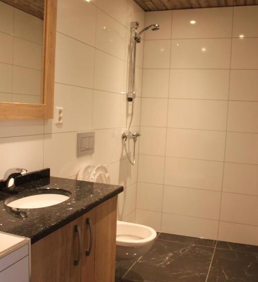 带共用浴室的标准房间, Elton