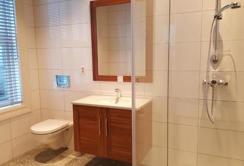 标准单人间, Elton