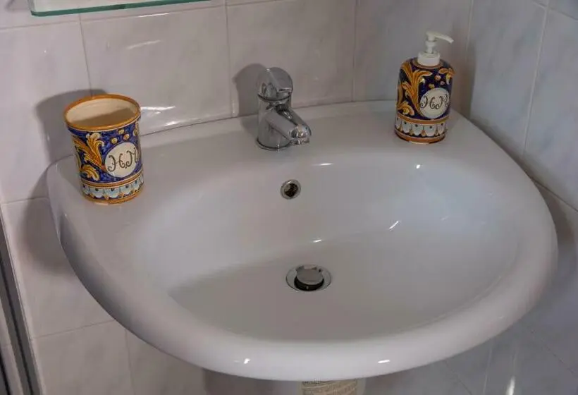 اتاق استاندارد یک نفره, Merlino