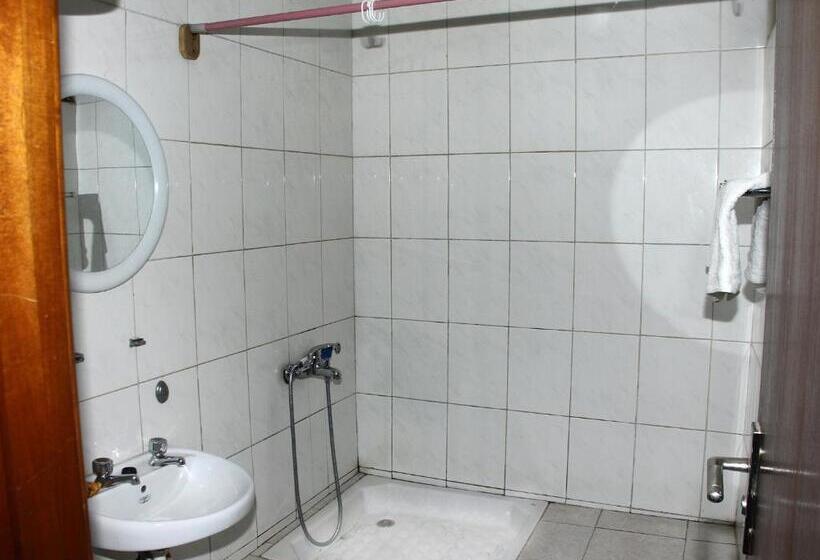 جناح جونيور ديلوكس, Stadium