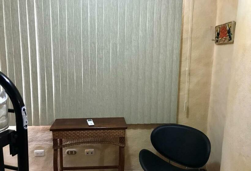 تختخواب در اتاق مشترک, La Palapa Hut Nature Hostel