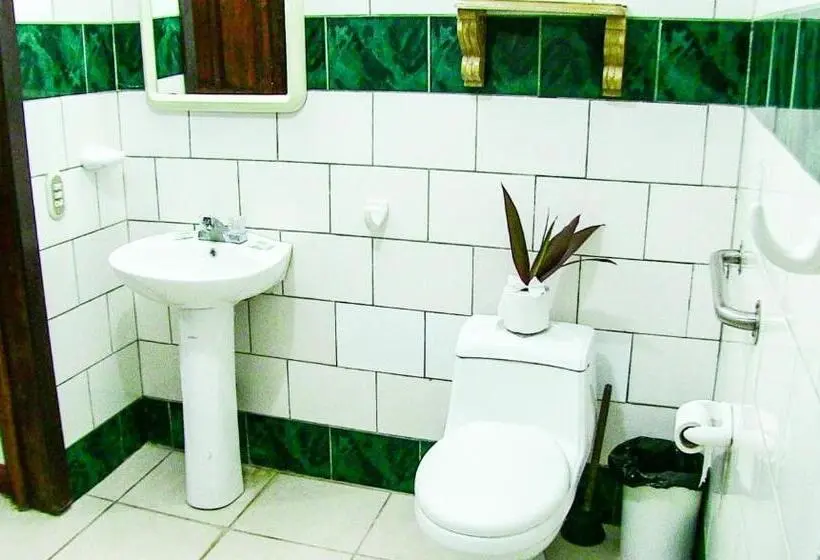 اتاق کلاسیک سه تخته, La Palapa Hut Nature Hostel