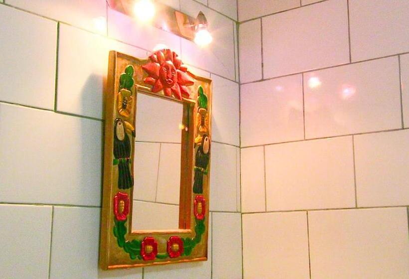 اتاق کلاسیک سه تخته, La Palapa Hut Nature Hostel