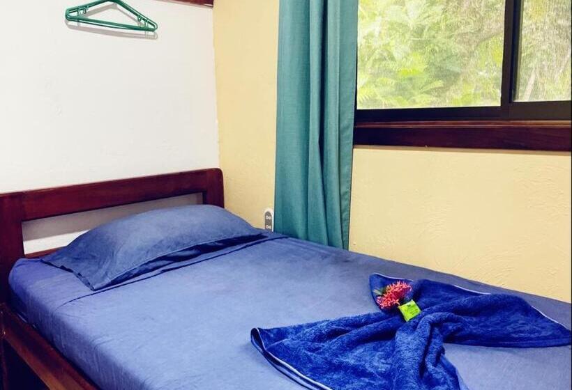 اتاق کلاسیک سه تخته, La Palapa Hut Nature Hostel