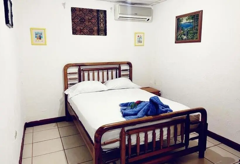 اتاق کلاسیک سه تخته, La Palapa Hut Nature Hostel