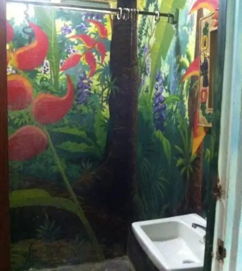 بانگلوی استاندارد, La Palapa Hut Nature Hostel