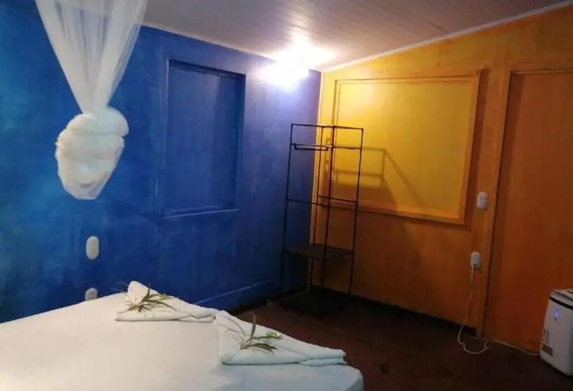 بانگلوی استاندارد, La Palapa Hut Nature Hostel