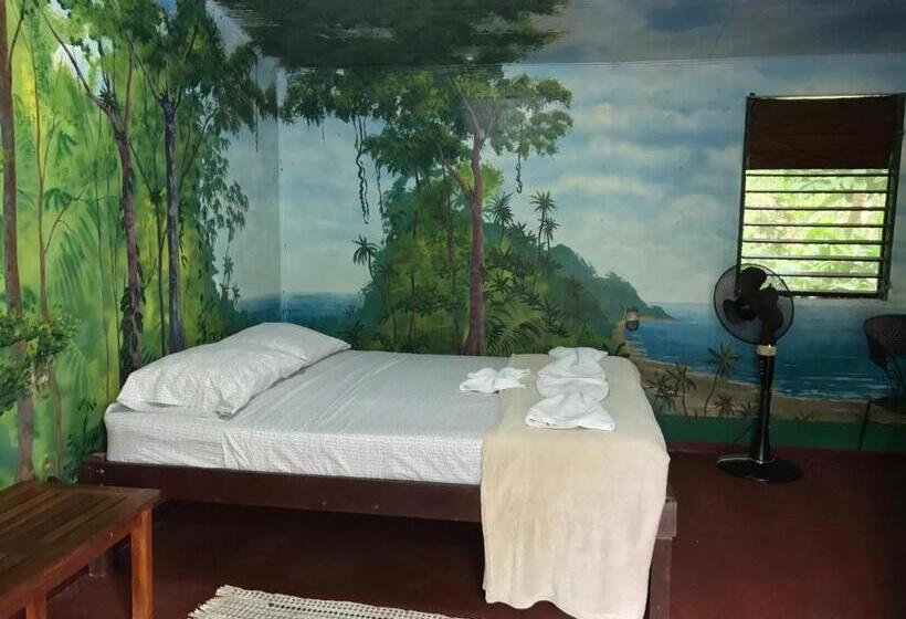 بانگلوی استاندارد, La Palapa Hut Nature Hostel