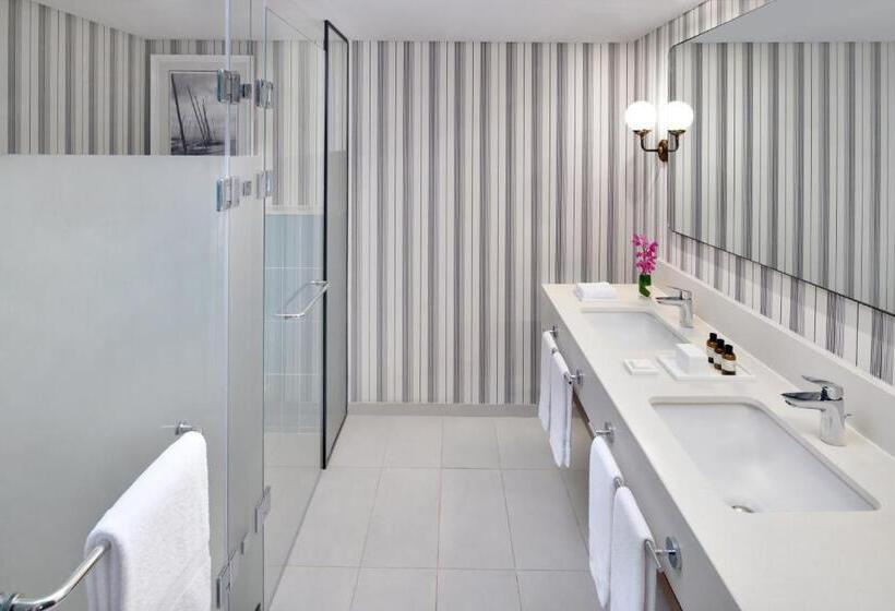 اتاق اجرایی با چشم‌انداز دریا, Al Alamein