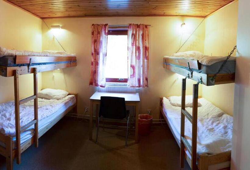 חדר סטנדרטי לארבעה עם חדר אמבטיה משותף, Halens Camping Och Stugby