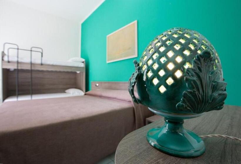 חדר לארבעה סטנדרטי עם נוף לגינה, La Giara Resort