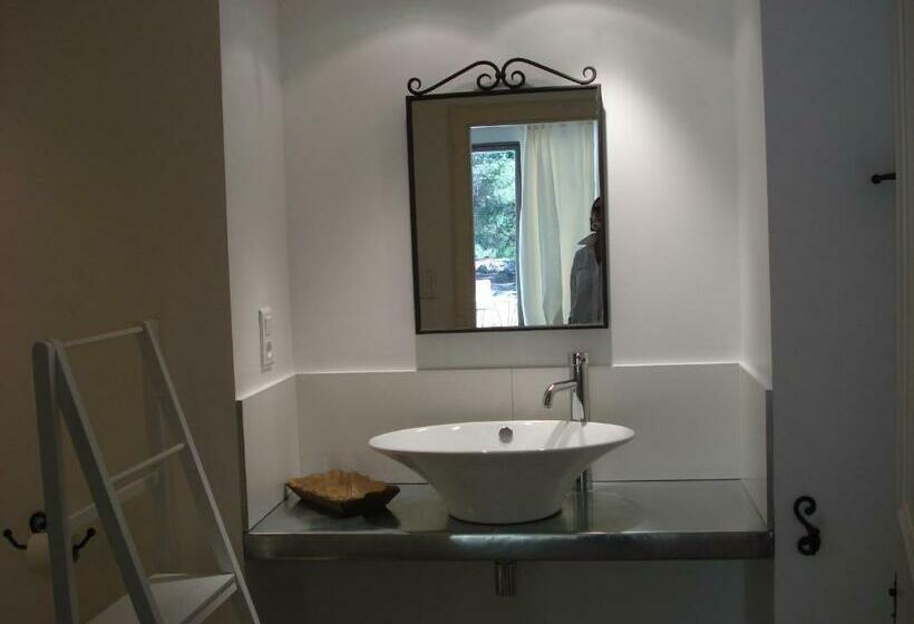 スタンダードルーム, Lou Ventoulet