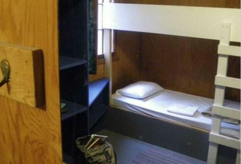 ルームシェアのワンベッド, Hi Maligne Canyon Hostel