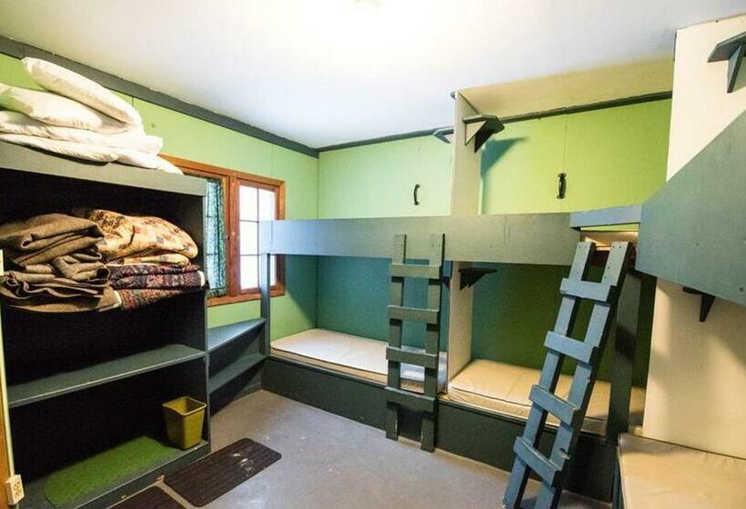 ルームシェアのワンベッド, Hi Maligne Canyon Hostel