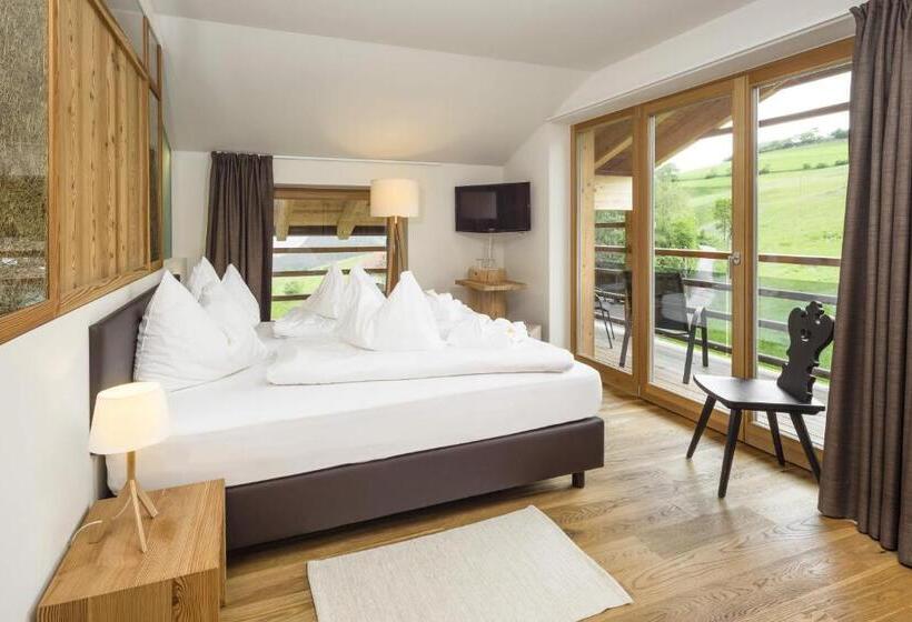 חדר סופריור, Arvina