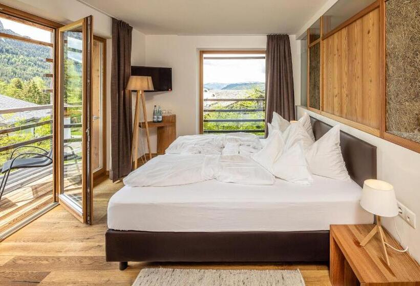 高级大房间, Arvina