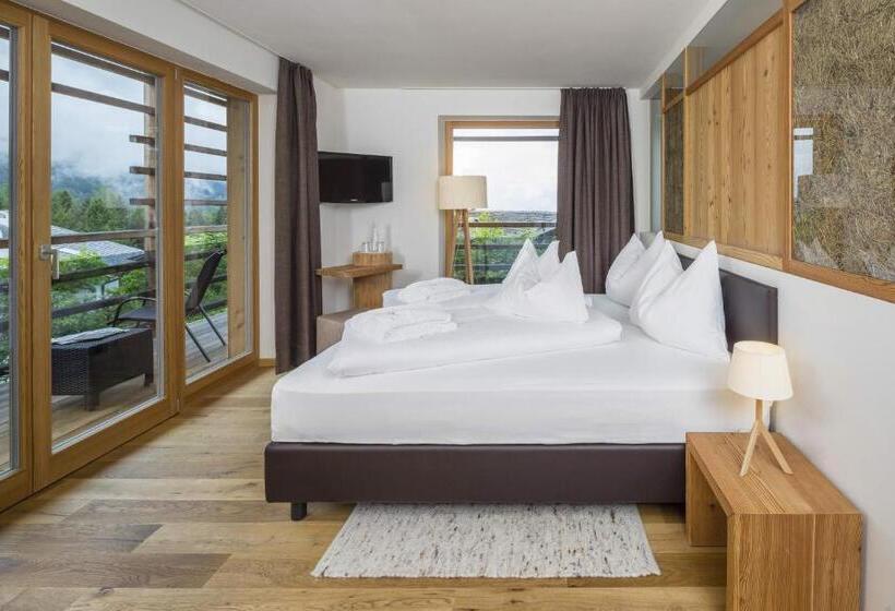 高级大房间, Arvina