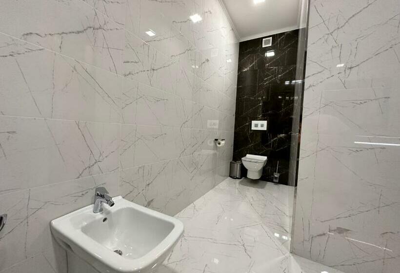 غرفة ديلوكس, Astor